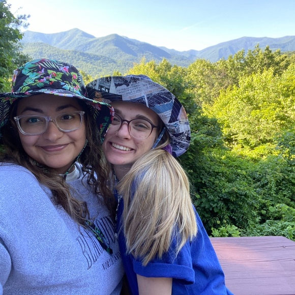 Meet your Posher, Jessica - Picture 1 of 1